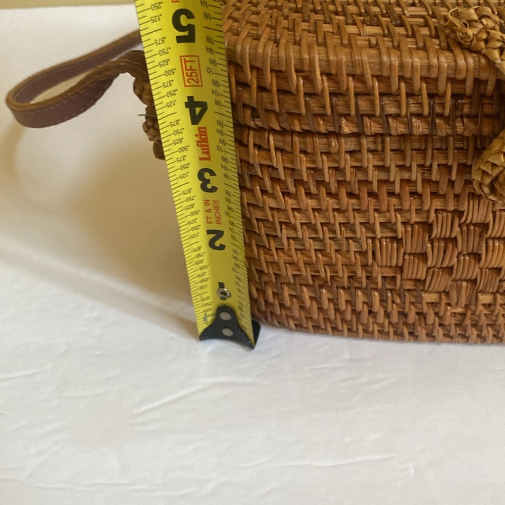 Wicker Crossbody Bag with toggle closure Blue interior - Picture 7 of 9